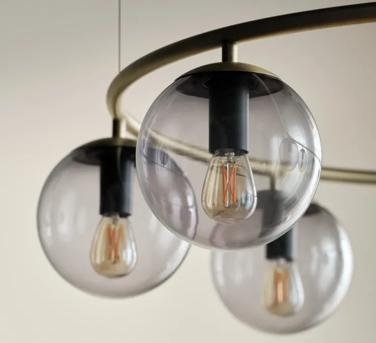 Lustre, Orb, gris fumé, laiton antique mat, Ø105cm, H18cm - Bolia