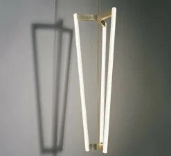 Lustre, Tube, blanc, laiton satiné, L32,6cm, H160cm - Anastassiades Studio