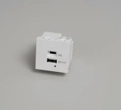 Prise*Buster & Punch Mécanisme, Buster, Simple, Prise-USB A/C Charge rapide x1, Blanc, L4,5cm, H4,5cm -
