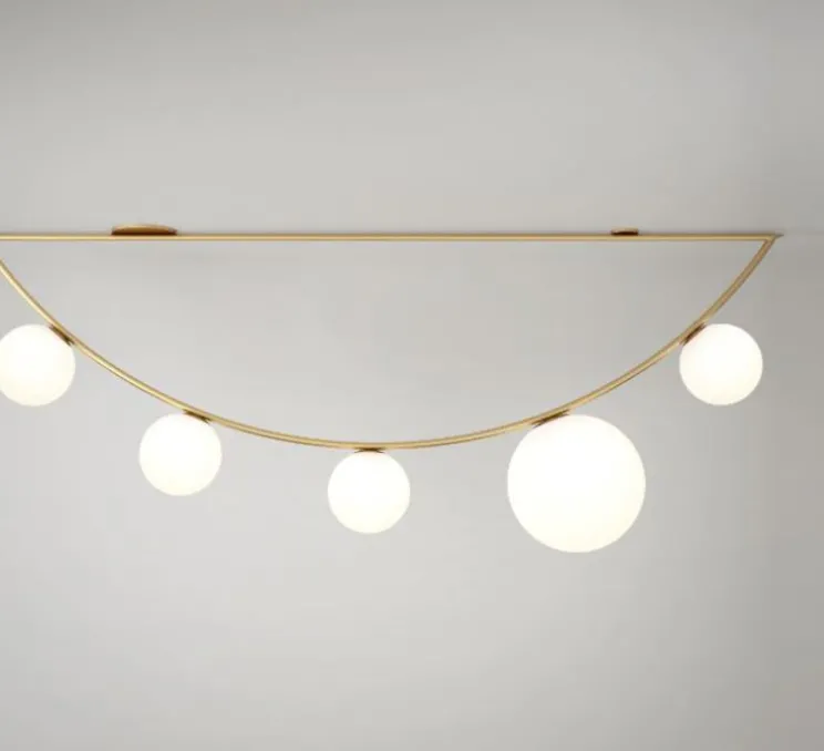 Plafonnier, Girlande 5 globes, laiton, L150cm, H40,25cm - Atelier Areti