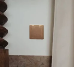 Prise, Confidence, Simple, Prise-2P+T x1, Vieux Bronze, À clapet, L8cm, H8cm - Modelec