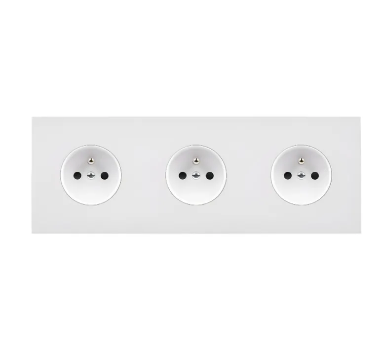 Prise*Modelec Prise, Désir, Triple horizontal, Blanc mat, Prise-PC x3, L22,2cm, H8cm -