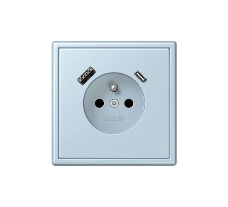 Prise*Jung Prise, LS 990, Simple, Le Corbusier Outremer clair 32022, Prise-2P+T x1, Prise-USB A/C x1, L8,1cm, H8,1cm -