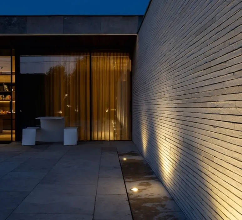 Plafonnier & Spot*Wever&Ducré Spot encastrable de sol, Map Asym 1.2, , IP67, LED, dim, 3000K, 730 lm, Ø12cm, H11,3cm - acier inoxydable