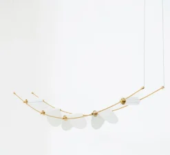 Suspension*OliveLab Suspension, Ali di Luce, 5, , LED, 2700K, 400 lm, L94cm, H160cm - blanc et laiton