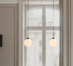 Suspension*Nuura Suspension, Apiales 1, Large, , Ø20cm, H31,6cm - noir satin, verre opalin