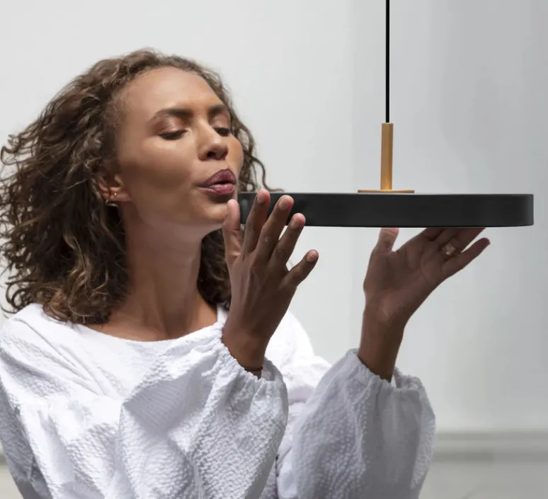 Suspension*Umage Suspension, Asteria Mini Plus, , LED, 2400-2700-3000K, 1200lm, Ø31cm, H10.5cm - noir et laiton