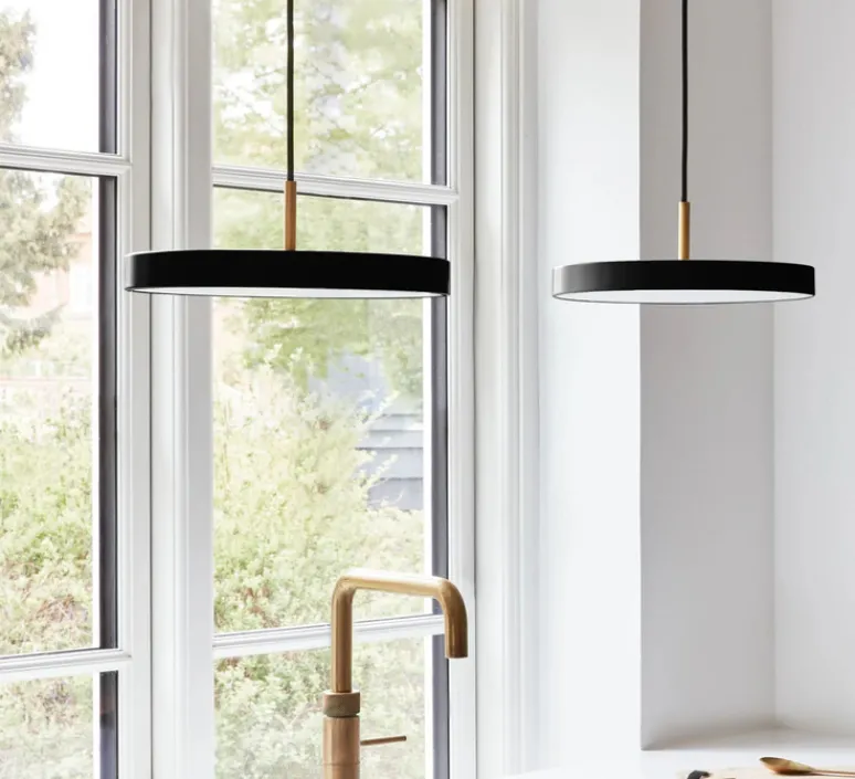 Suspension*Umage Suspension, Asteria Mini Plus, , LED, 2400-2700-3000K, 1200lm, Ø31cm, H10.5cm - noir et laiton