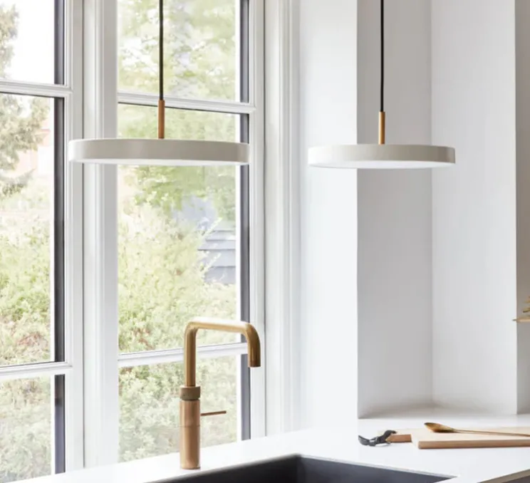 Suspension, Asteria Mini Plus, blanc perle et laiton, LED, 2400-2700-3000K, 1200lm, Ø31cm, H10.5cm - Umage