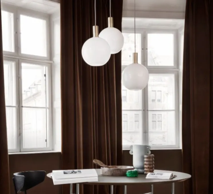 Suspension, Collect Lighting, low, laiton, abat-jour sphère opal, Ø25cm, H33,6cm - Ferm Living