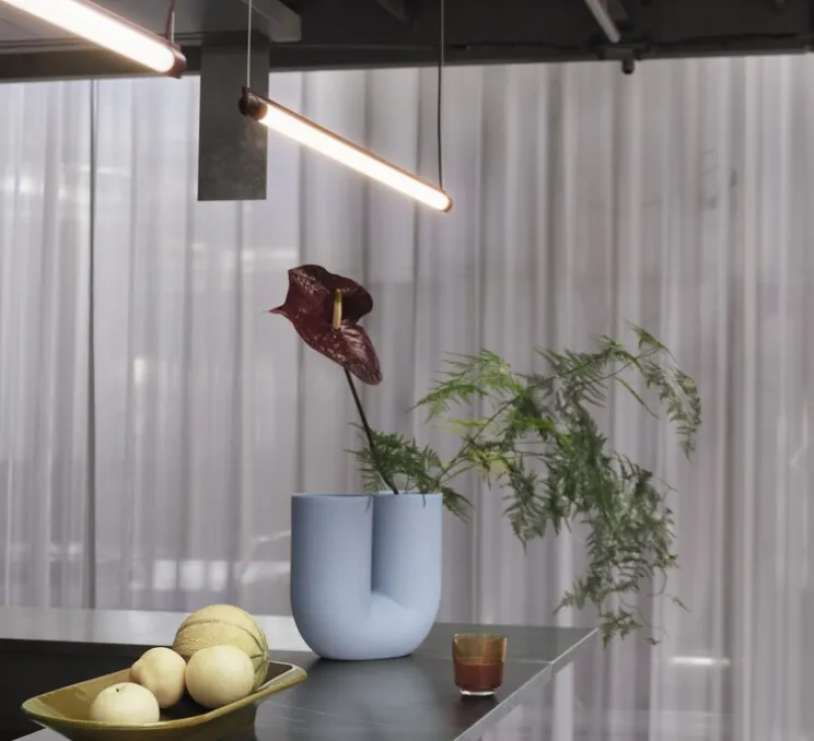 Suspension, Fine, rouge foncé, LED, dim, 2700K, 950 lm, L90cm, H1,8cm - Muuto