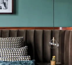 Suspension*Schwung Suspension, Glass Globe 150, brossé, verre transparent, Ø15cm, H15cm - laiton