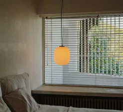 Suspension*Santa & Cole Suspension, Globo Cesta, , Ø27cm, H34cm - noir mat et verre opalin