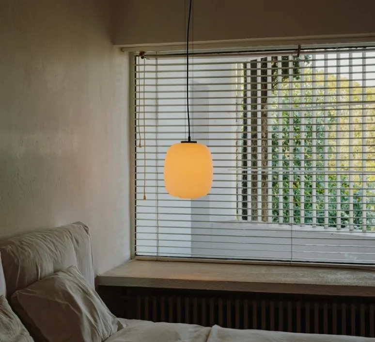 Suspension*Santa & Cole Suspension, Globo Cesta, , Ø27cm, H34cm - noir mat et verre opalin