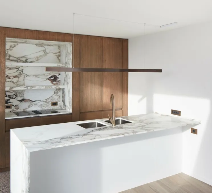 Suspension, I-Model Cordless, laiton bruni, LED, dim, 2700K, 3550 lm, L250cm, H5,3cm - Anour