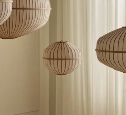 Suspension*Bolia Suspension, Lucén Octagon, , Ø40cm, H33cm - abat-jour tissu sable, chêne huilé