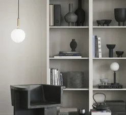 Suspension*Nuura Suspension, Miira 1 large, laiton, globe opalin, Ø20cm, H35,3cm - laiton, blanc opalin