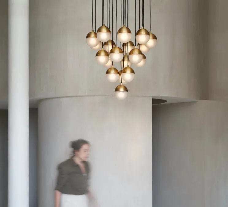 Suspension, Molecule Cluster 19, Laiton laqué bruni, verre givré, Ø63cm, H59,8cm - Schwung