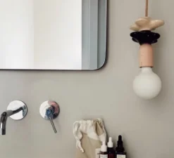 Suspension, Mona II, beige, avec 1 fleur beige et 1 fleur brune, Ø10cm, H22cm - Carré Coco