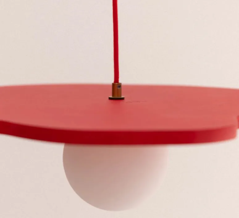 Suspension*Little Anana Suspension, Nenuphar moyen, peinture laquée , Ø50cm, H1,5cm - rouge