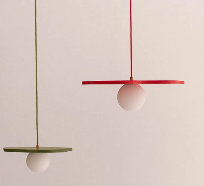 Suspension*Little Anana Suspension, Nenuphar moyen, peinture laquée , Ø50cm, H1,5cm - rouge
