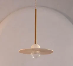 Suspension*Contain Suspension, Organic Ceramic 14/16, , Ø14/16cm, H30cm - céramique crème, laiton vieilli brossé, verre transparent, câble en lin de 1m