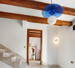 Suspension, Plat, verre transparent bleu, laiton brossé, verre opalin brillant, Ø47cm, H65,5cm - Contain