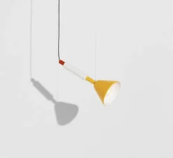 Suspension, Pyl, petite, blanc, jaune, rouge, LED, dim, 2700K, 970 lm, Ø21,6cm, H54cm - Petite Friture