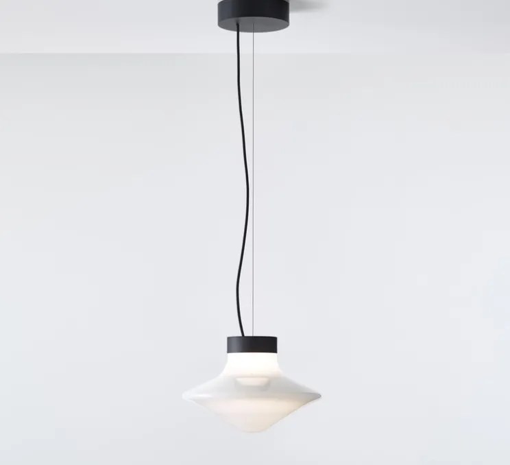 Suspension, Trottola S, verre blanc, structure noire, LED, dim, 2700K, 1260 lm, Ø34,6cm, H23,5cm - Brokis